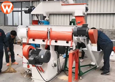 Feeding Screw Animal Feed Making Machine 12-120RPM Chicken Brid Feed Pelletizing Machine